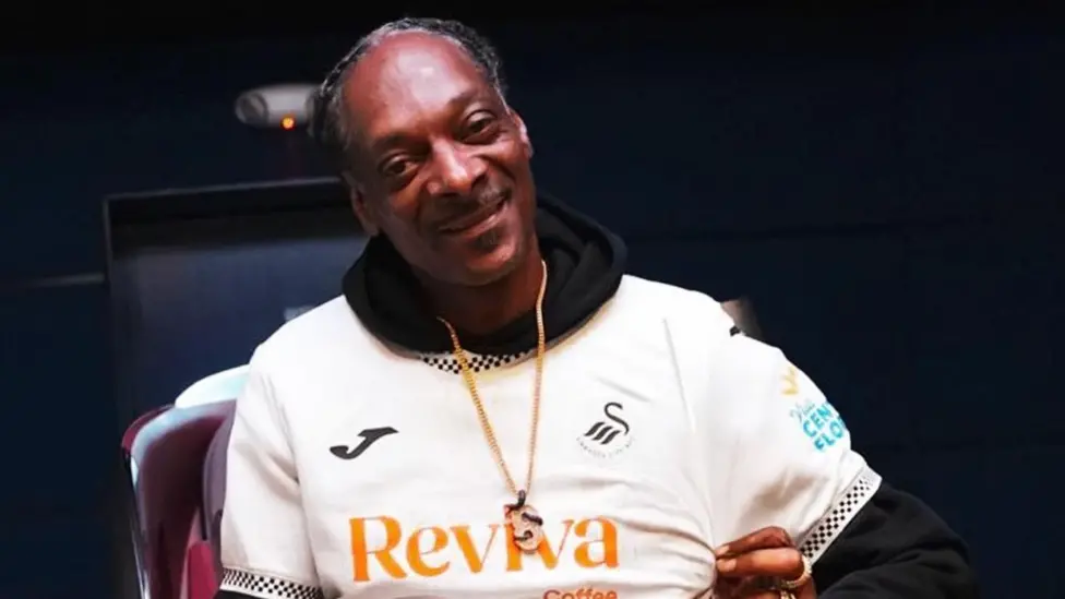 You are currently viewing Snoop Dogg Becomes Swansea Co-Owner And Investor