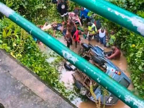 Read more about the article 10 Killed, 3 Injured As Bus Plunges Into River In Ogun Crash