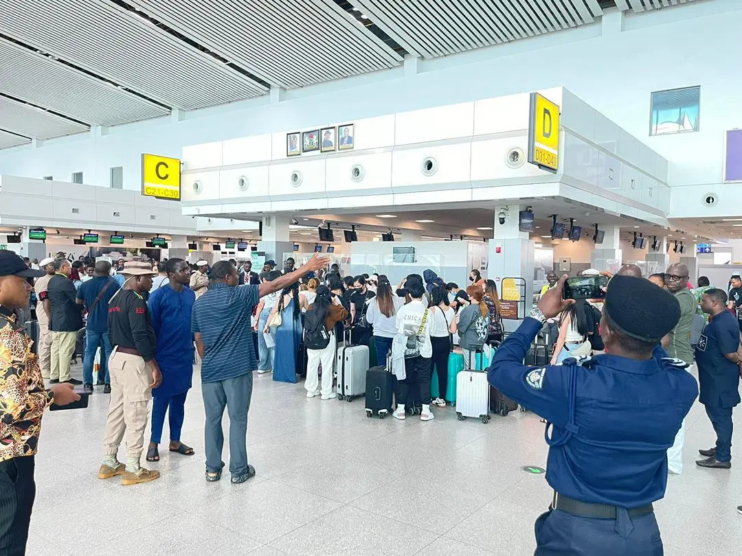 You are currently viewing Nigeria Deports 42 Chinese, Philippine Nationals Convicted of Cyber Fraud, Ponzi Schemes