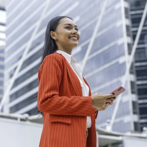 Read more about the article To Command Attention And Influence People, Use 5 Simple Phrases, Says Executive Coach: They ‘Give You An Air of Authority’, By Melody Wilding