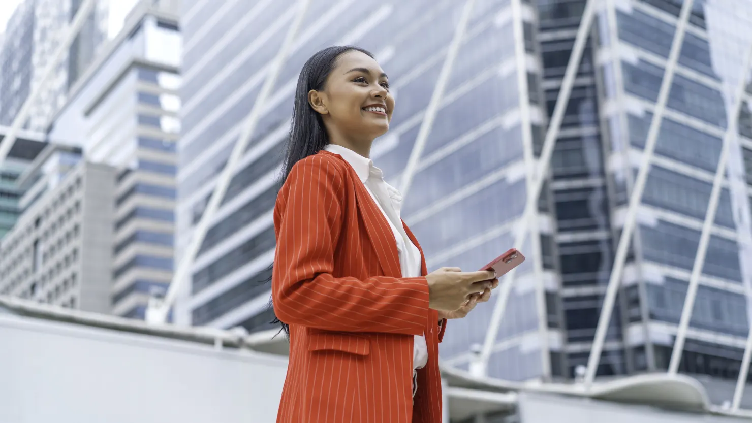 You are currently viewing To Command Attention And Influence People, Use 5 Simple Phrases, Says Executive Coach: They ‘Give You An Air of Authority’, By Melody Wilding