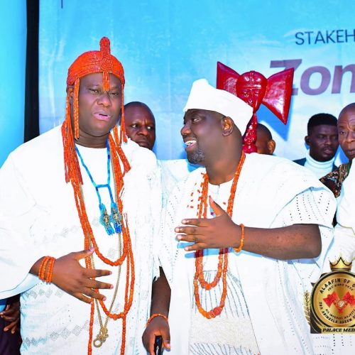 Read more about the article Ooni, Alaafin Rift: Monarchs Want To Be Kabiyesi, But They’re Not, Says Ex-Gov Aide