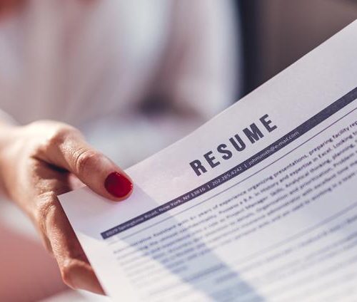 Read more about the article 7 Steps To AI-Proof Your Resume And Land More Job Interviews