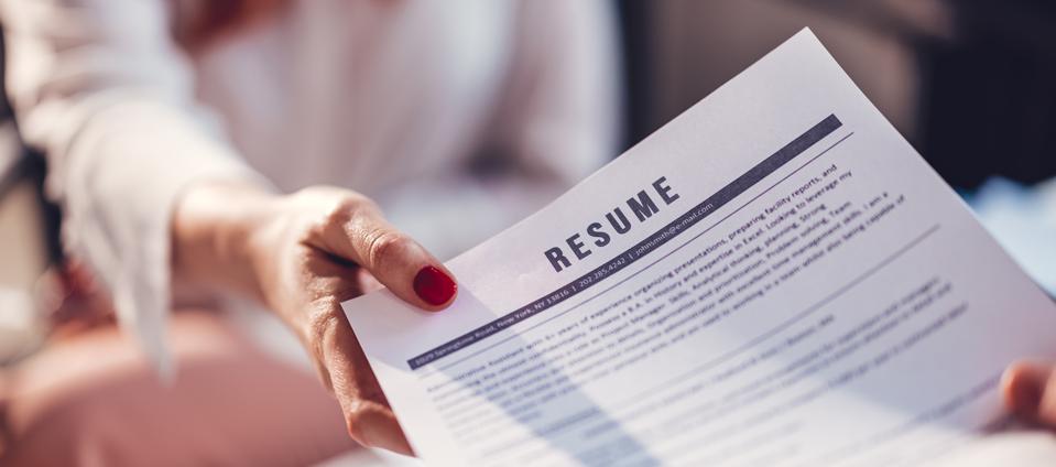 You are currently viewing 7 Steps To AI-Proof Your Resume And Land More Job Interviews