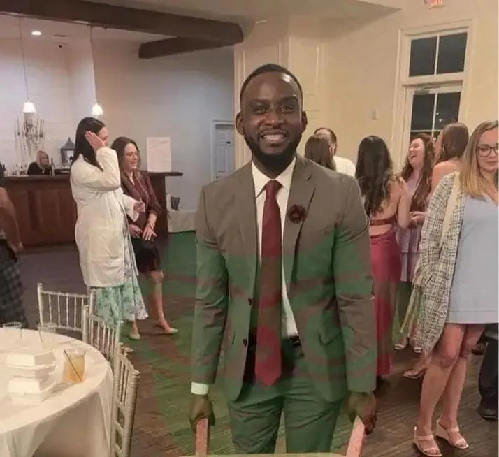 You are currently viewing Nigerian Doctor Makes History In U.S., Wins All Eight Residency Awards, As Programme Director Prostrates To Celebrate Him