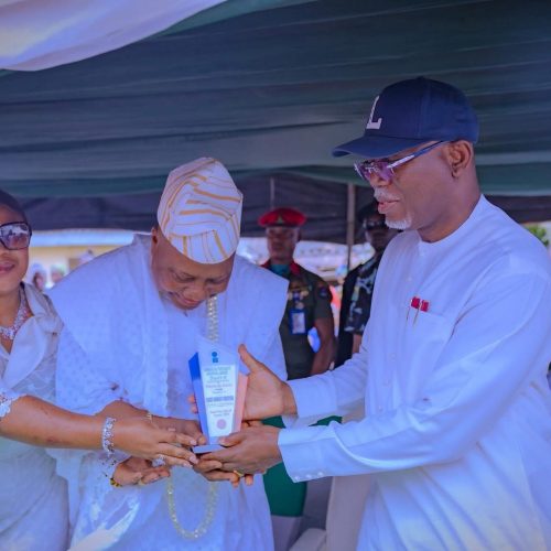 Read more about the article Ondo Business Man,Sunday Owoyemi Donates 20-bed, Intern Doctors’ Building, Ambulance To UNIMEDTH Akure