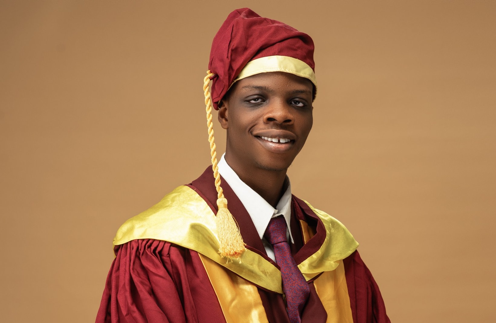 You are currently viewing UNILAG First-Class Graduate Wins Scholarship To Study in France, Italy, Germany