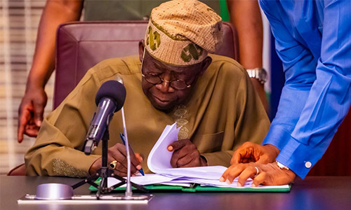 Read more about the article FG Finally Restructures Electricity Industry, Announces Transmission Company’s New Model