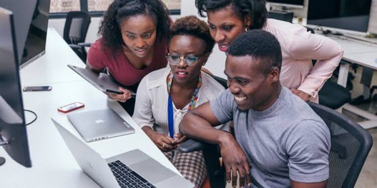 You are currently viewing Nigeria’s Private Sector Hiring Hits 21-month High, PMI Rises To 54 In July – Report 