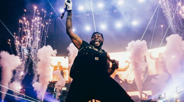 You are currently viewing Davido Celebrates Sold-out Shows On 5ive Alive Tour