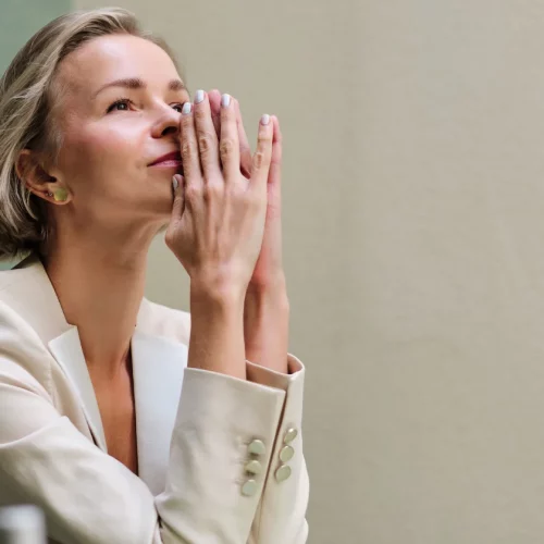 Read more about the article Women Who Are Deeply Unhappy With How Their Life Turned Out Usually Display These 8 Behaviors (Without Realizing It)