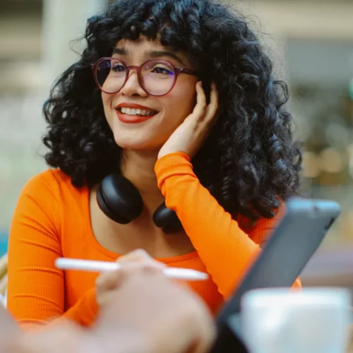 Read more about the article Highly Likable People Follow One Simple Rule—It Has Nothing to do With Being ‘Fake Nice,’ says Communication Expert