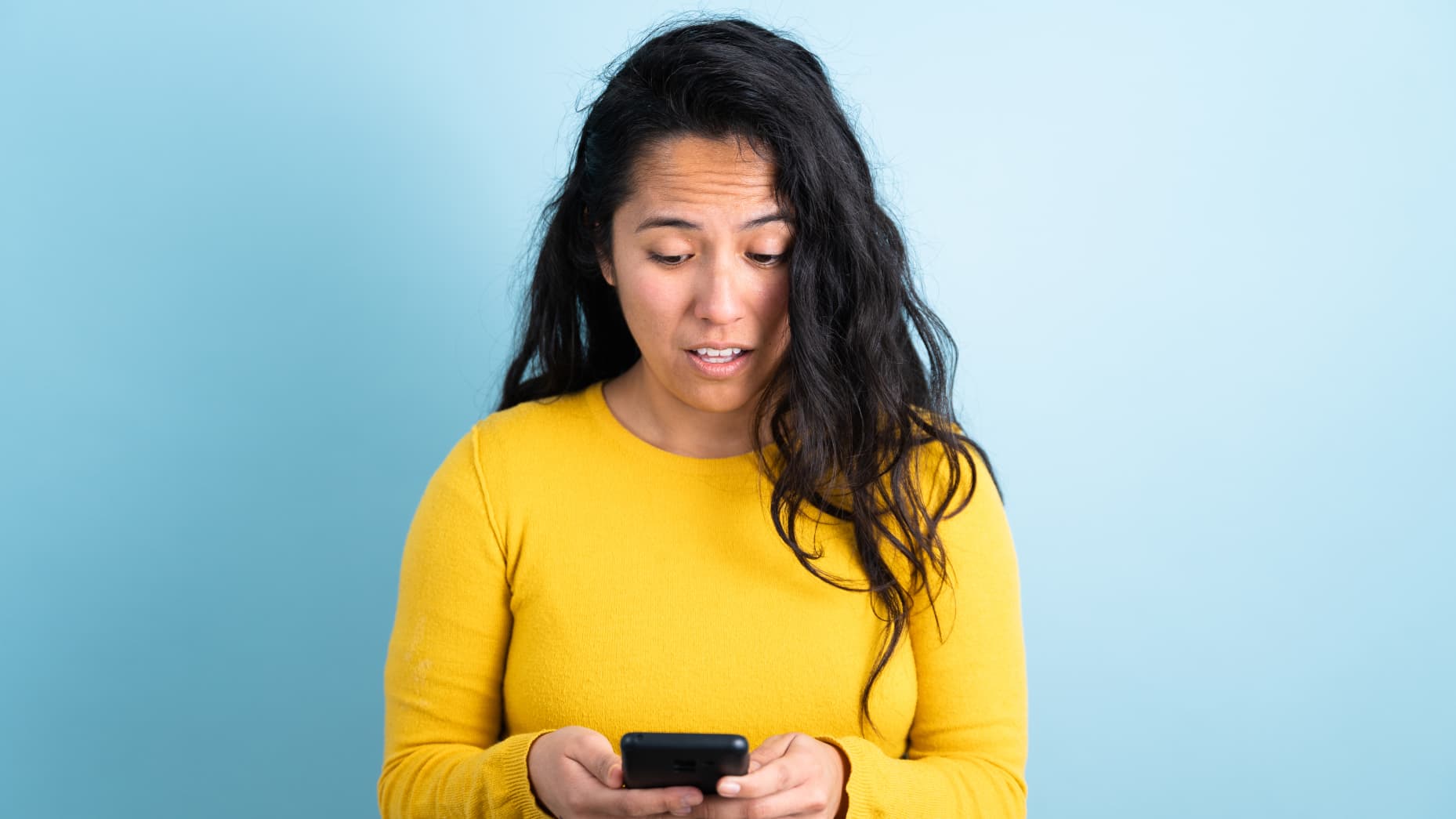 You are currently viewing Stop Using These 5 Passive-aggressive Phrases in Emails—It Shows You ‘Can’t Handle Conflict,’ says Expert