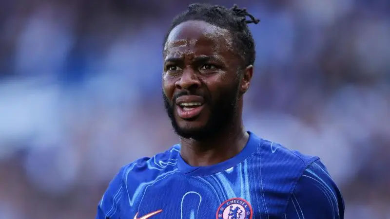 You are currently viewing Sterling in Chelsea Exile With £30m Left on His Contract