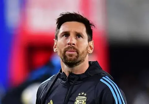 Read more about the article Emotional Messi Scores Twice in Final Match in Argentina