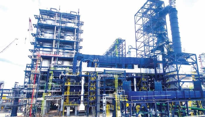 You are currently viewing Bulk Fuel Buyers Dump Middlemen for Direct Dangote Supply