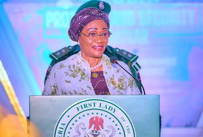 You are currently viewing Tinubu’s Wife Asks Nigerians to Fund National Library as Birthday Gift