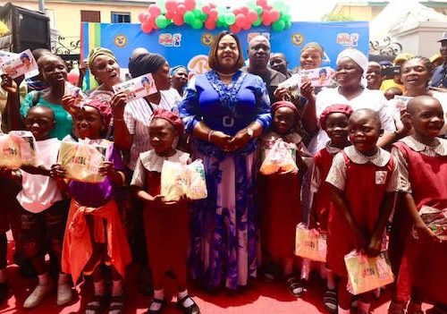 Read more about the article Lagos LCDA Boss Distributes School Materials, Financial Aid to Pupils