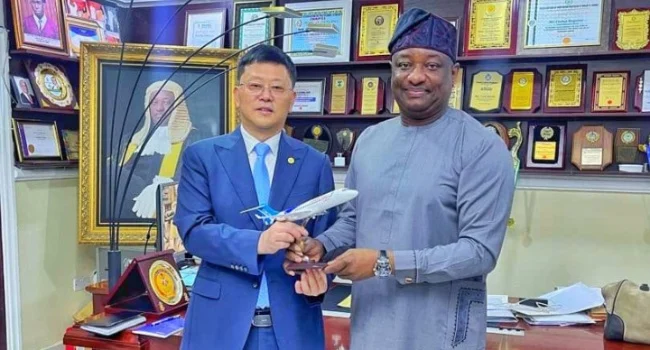 You are currently viewing Keyamo, Chinese Aircraft Manufacturer Meet over Leasing Deal with Nigerian Airlines