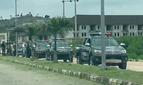 Read more about the article FCTA Stops Over 30 Illegal Constructions at River Park Estate, Cites Planning Violations