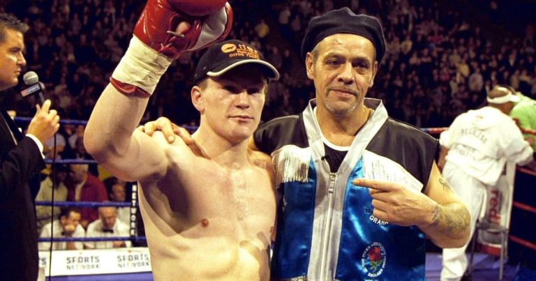You are currently viewing Ricky Hatton’s Former Trainer Leaves Heartbreaking Note Outside Boxer’s Home