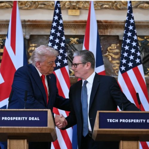 Read more about the article Trump Turns Fire on Putin and Lauds UK in Press Conference with Starmer