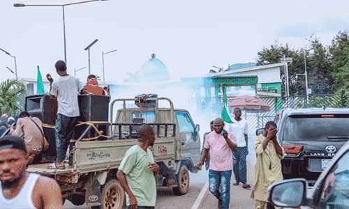 Read more about the article “Peaceful Welcome Turns Chaotic” — Security Disperses Senator Akpoti-Uduaghan’s Supporters at National Assembly Gate