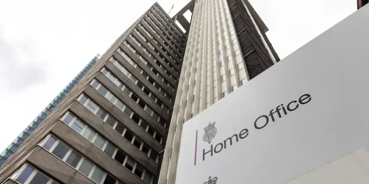 You are currently viewing ‘If You Overstay Your Visa, We’ll Deport You’ – UK Tells Foreign Students