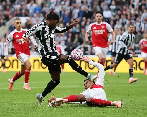 Read more about the article Premier League: Gabriel Scores Dramatic Stoppage-time Goal as Arsenal Lead Newcastle