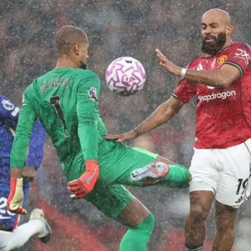 Man Utd Claim Priceless Win After Early Sanchez Red Card