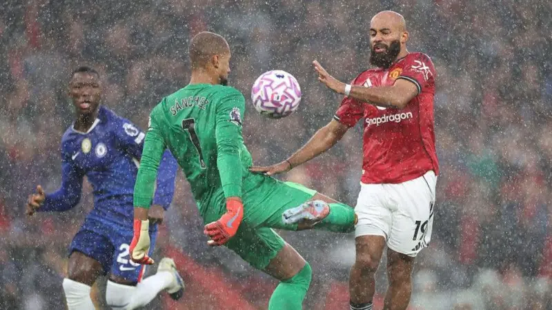 You are currently viewing Man Utd Claim Priceless Win After Early Sanchez Red Card