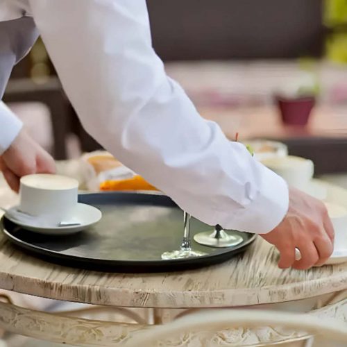 Read more about the article Helping a Waiter Clear the Table Seems Kind, But Psychologists See Something Deeper