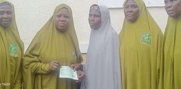 You are currently viewing Cleaner Who Returned N4.8m Rewarded with N2.5m