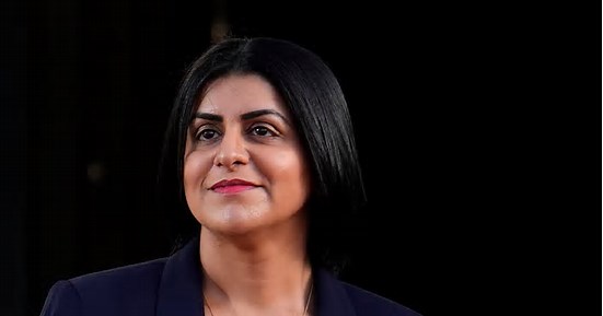 You are currently viewing New Home Secretary Threatens to Suspend Visas if Countries Do Not Agree to Take Back Migrants