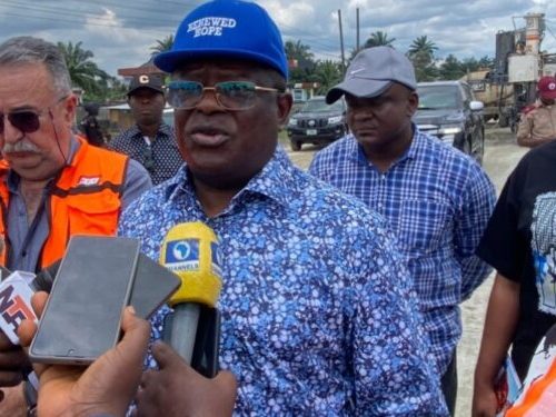 Read more about the article Indigenous Contractors Free to Bid for Road Projects Above N20 billion – FG Clarifies