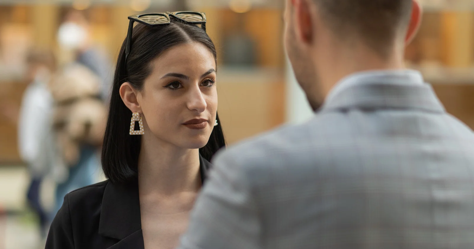 You are currently viewing 10 Signs Someone is Manipulating You (Even if They Seem Caring)