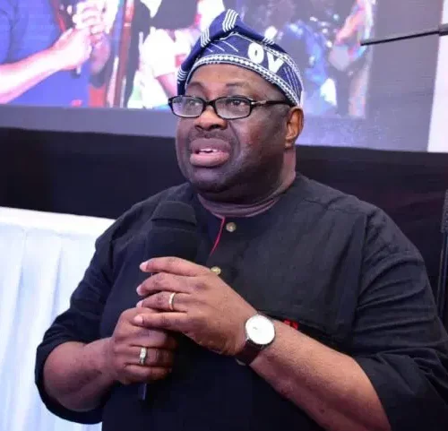 Read more about the article 2027: ‘Jonathan, Obi Can’t Defeat Tinubu’, Momodu Urges Opposition to Play Ethnic Card