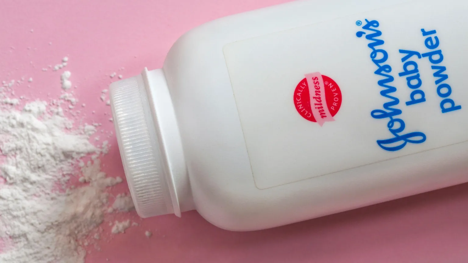 You are currently viewing Thousands In UK Sue Johnson & Johnson Over Talcum Powder Cancer Risks
