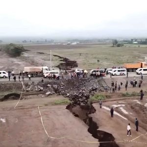 africa splitting east african rift crack future ocean